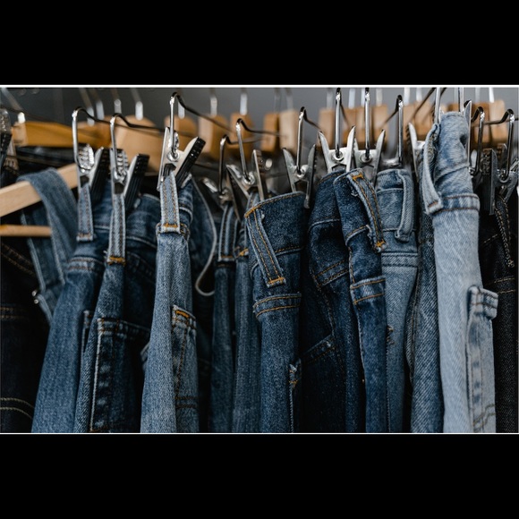 MYSTERY BOX- 5 Pairs of Jeans- Size 28- $99 - Picture 1 of 1